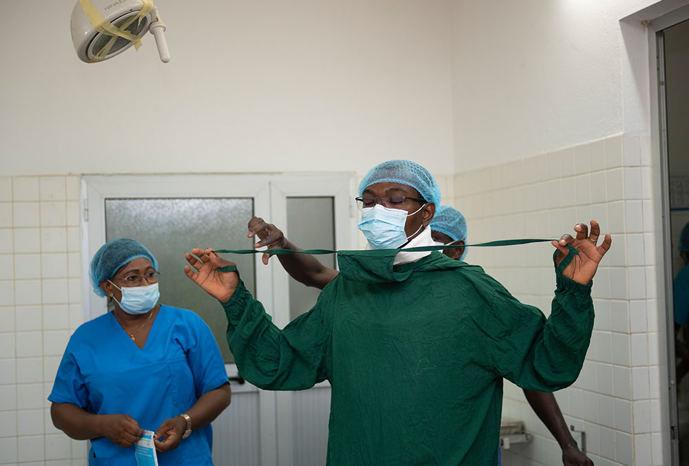 Dr. Gregorie Akakpo-Numado scrubbing into a cleft surgery
