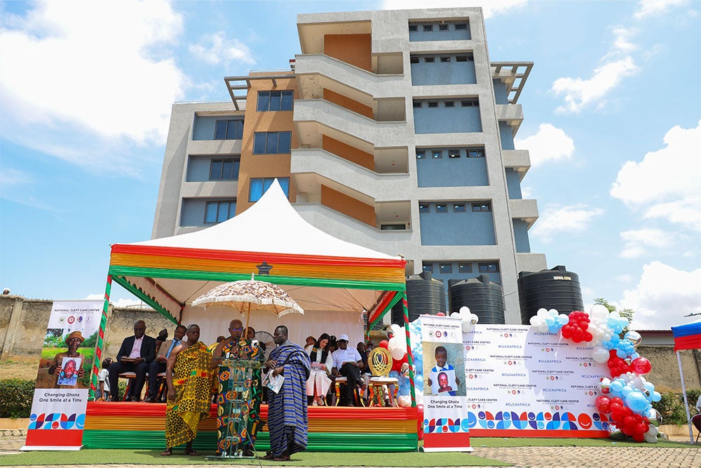 The state-of-the-art, 30,000 square-foot building sits on the campus of longtime Smile Train partner Komfo Anokye Teaching Hospital (KATH). It was inaugurated with live music and dancing in front of more than 400 people, including government officials, heads of nonprofits, Smile Train patients and their families, and cleft professionals.