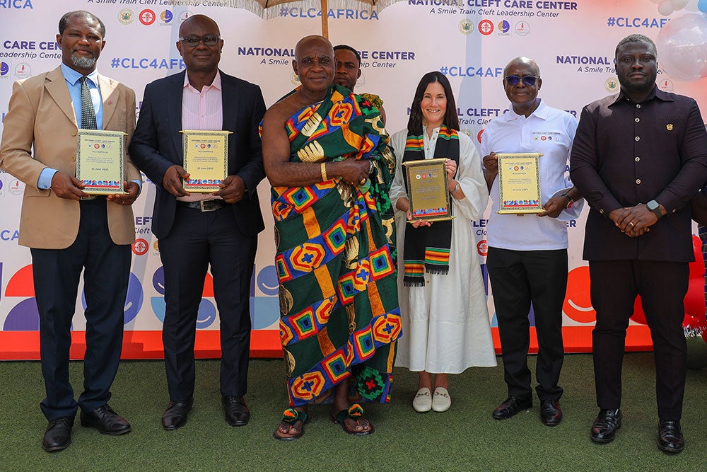 Susannah Schaefer standing with Dr. Ignatius Awinibun, Director of Allied Health for the Ghana Ministry of Health; Dr. Paa Kwesi Baidoo, CEO of KATH; Nana Prof. Oheneba Boachie-Adjei Woahene II Otumfo Hiahene, Chairman of KATH; Prof. Peter Donkor; and Dr. Frank Amoakohene, Ashanti Regional Minister