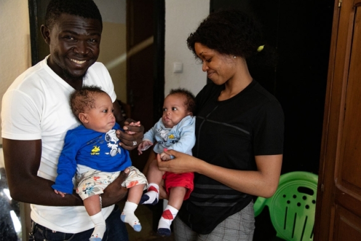 Hervé and Audrey smiling and holding Lloyd and Floyd before their cleft surgeries